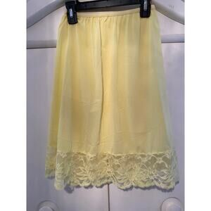 Vintage Vanity Fair pale yellow half slip size small